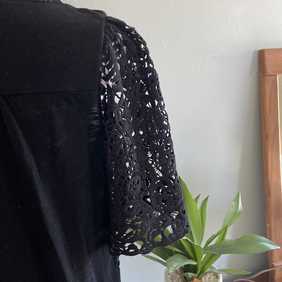 Anthropologie Black Lace Overlay Blouse Excellent like new Condition Si… - Picture 6 of 8
